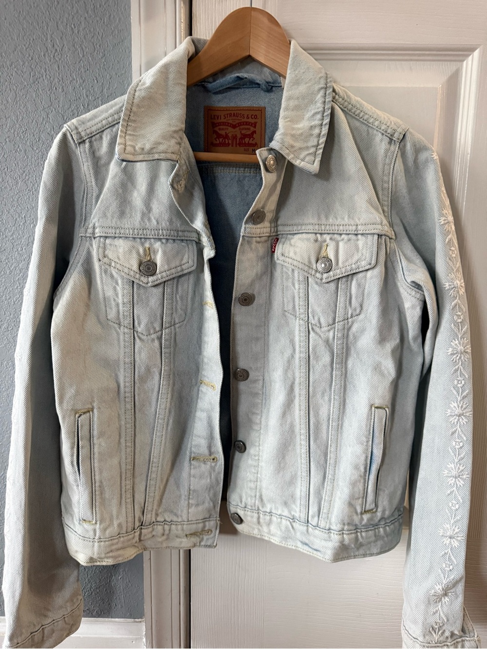 Levi's Light Wash Denim Jacket - women’s